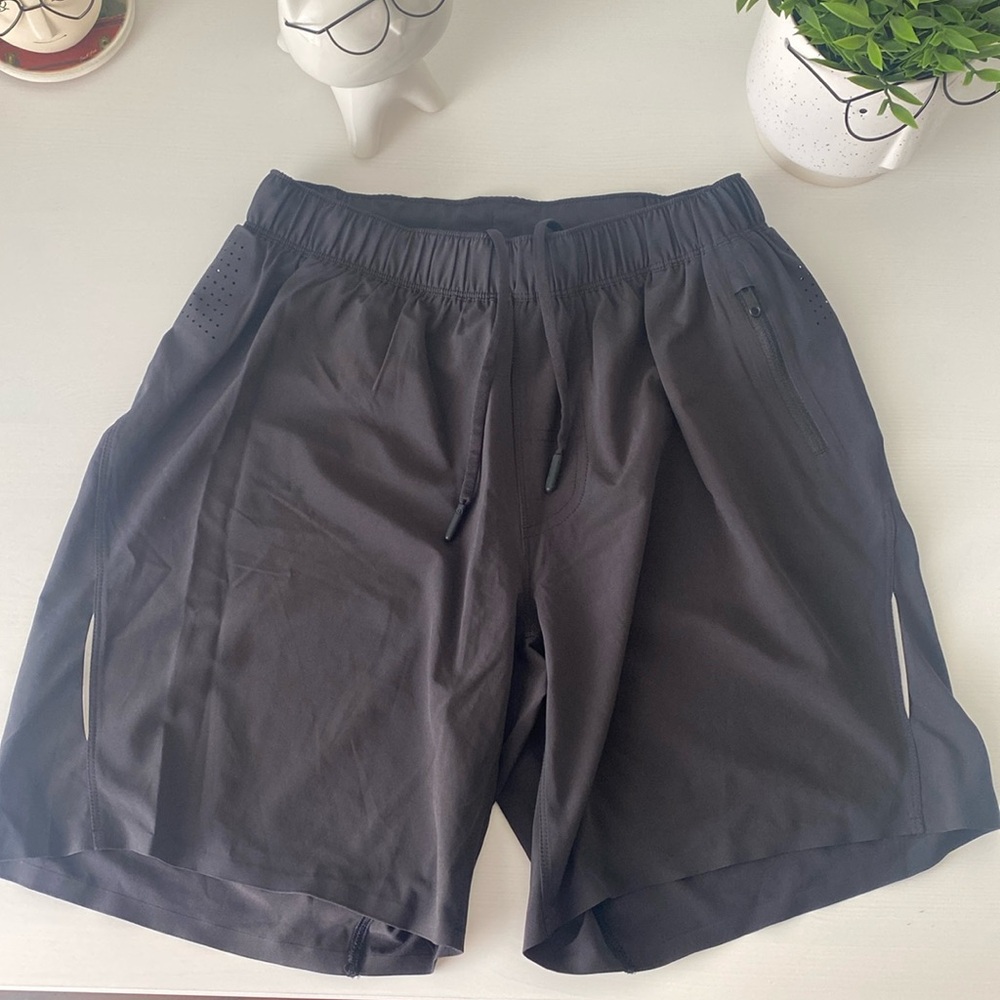 Lululemon men’s black shorts